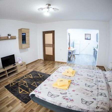 Travel Homzzz Apartments Targu-Mures Bagian luar foto