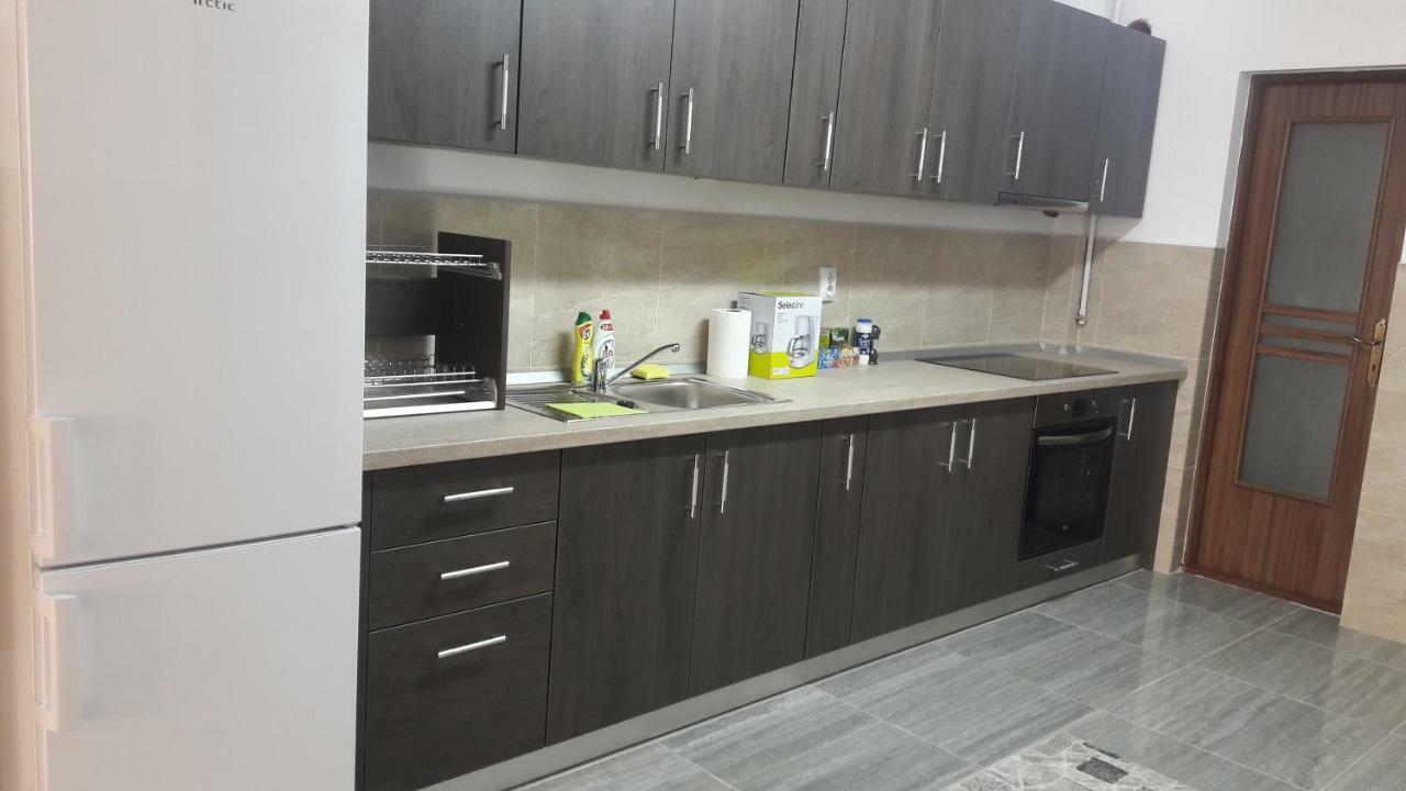 Travel Homzzz Apartments Targu-Mures Bagian luar foto