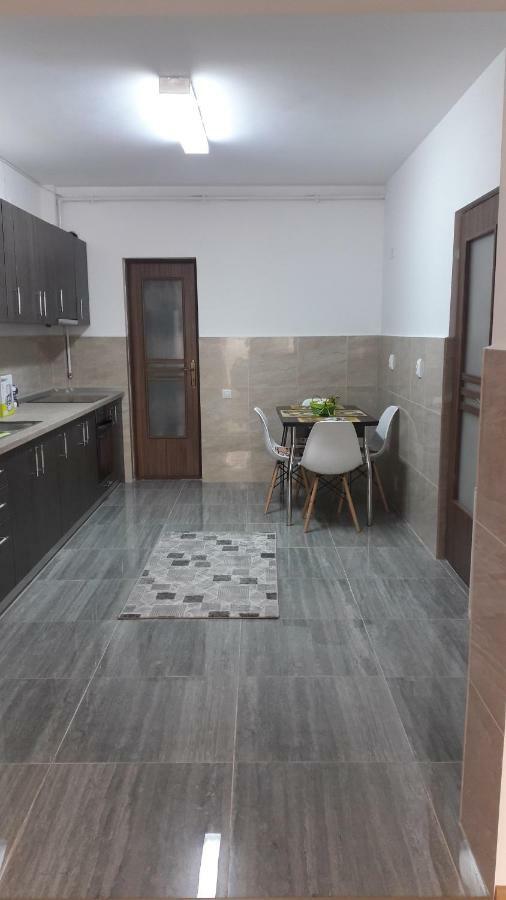 Travel Homzzz Apartments Targu-Mures Bagian luar foto