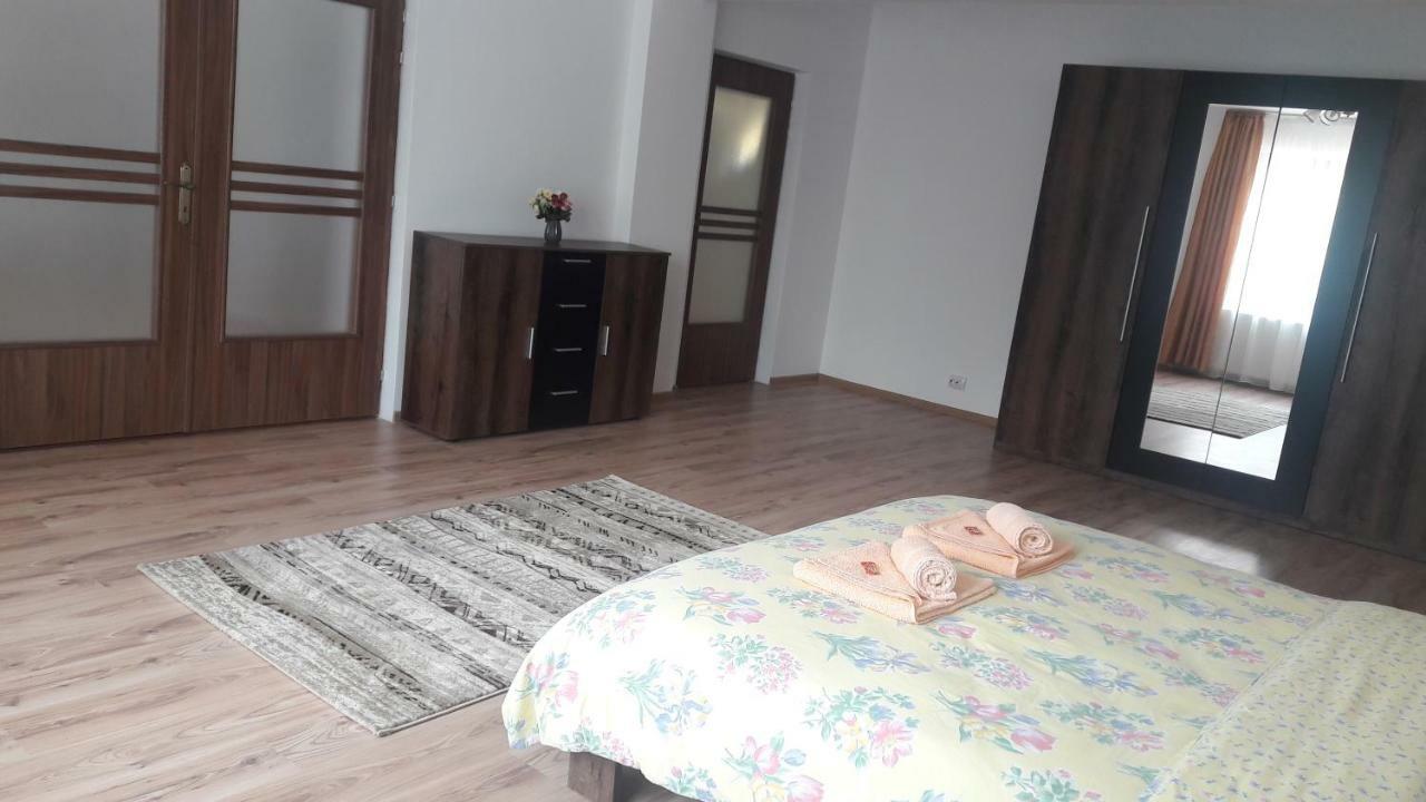 Travel Homzzz Apartments Targu-Mures Bagian luar foto