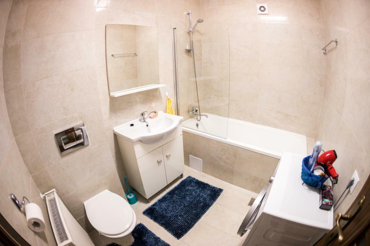 Travel Homzzz Apartments Targu-Mures Bagian luar foto