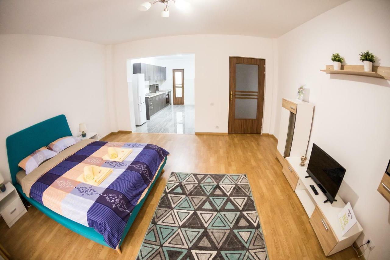 Travel Homzzz Apartments Targu-Mures Bagian luar foto