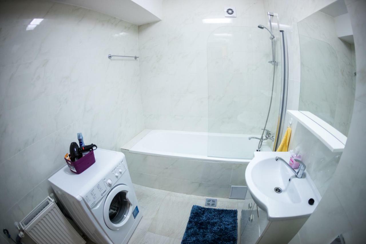 Travel Homzzz Apartments Targu-Mures Bagian luar foto