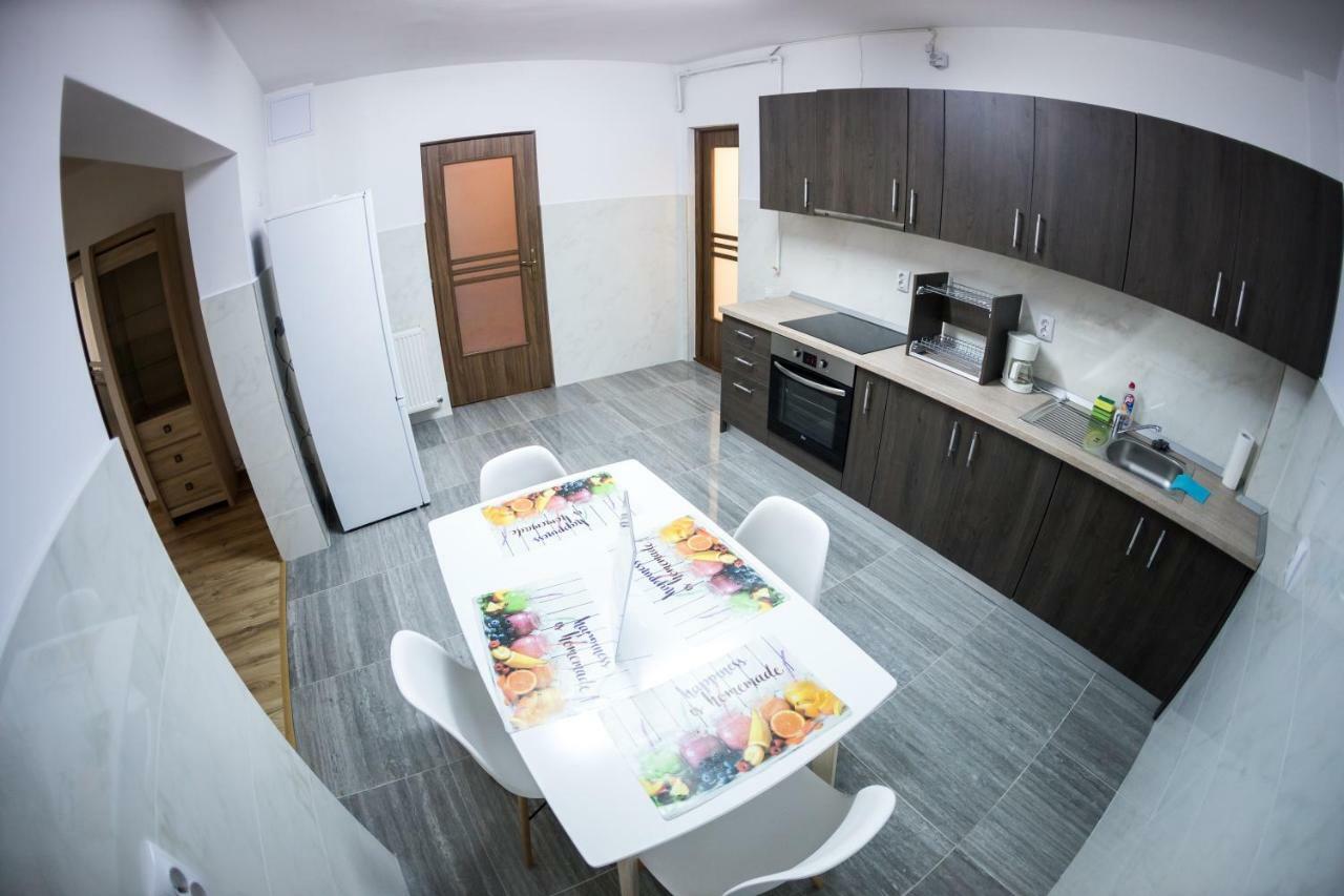 Travel Homzzz Apartments Targu-Mures Bagian luar foto