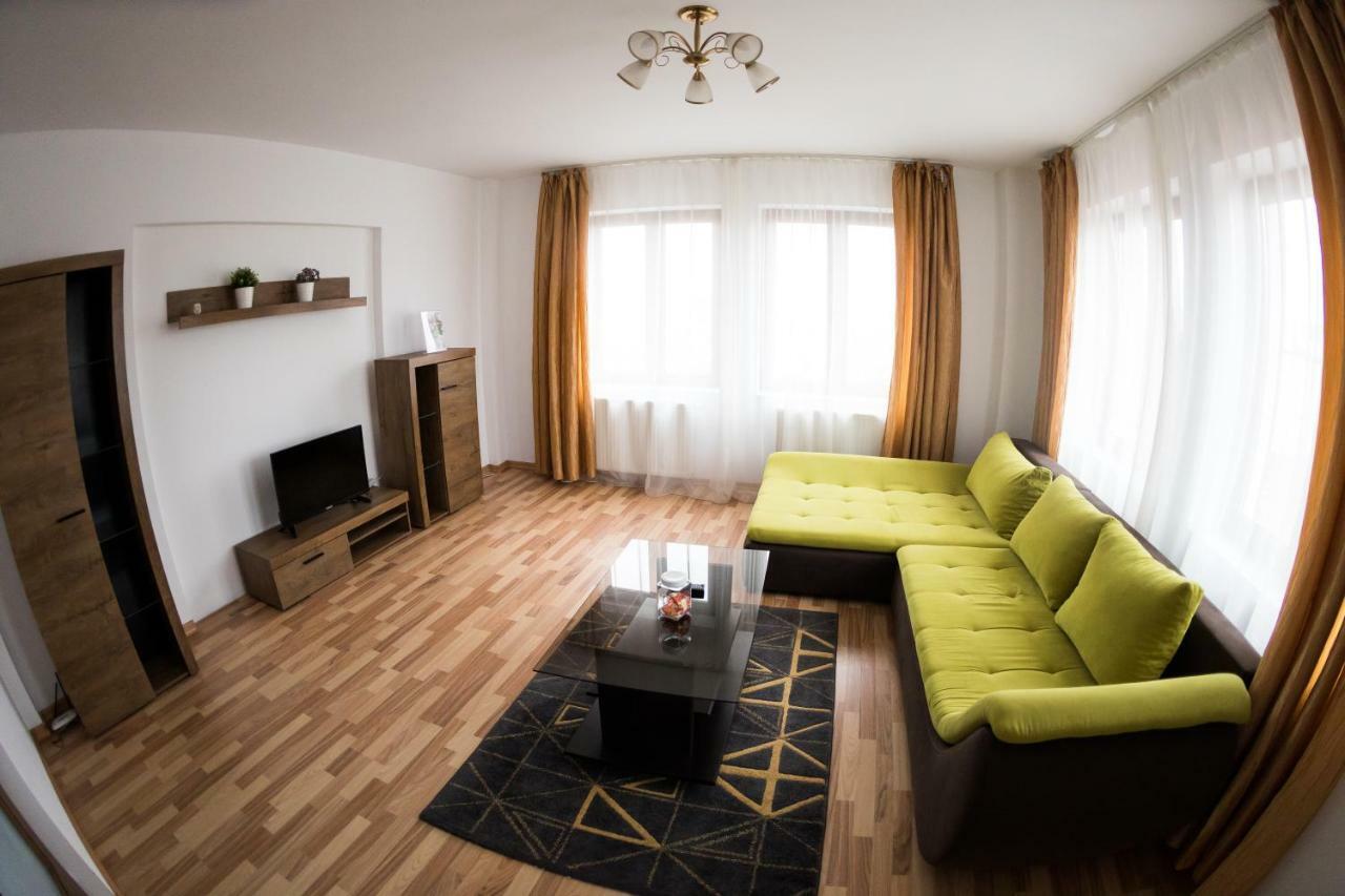 Travel Homzzz Apartments Targu-Mures Bagian luar foto